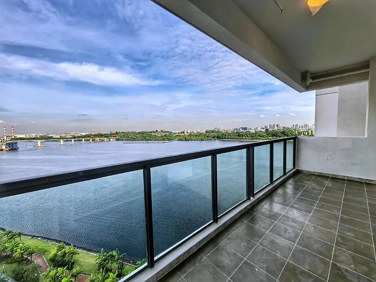 The Bess Hotel Tokyo Is Located Adjacent To Singapore And Offers Sea Views It Is A Three Bedroom Family Business Smart Room With Sea Views In Princess Bay Johor Bahru Malaysia
