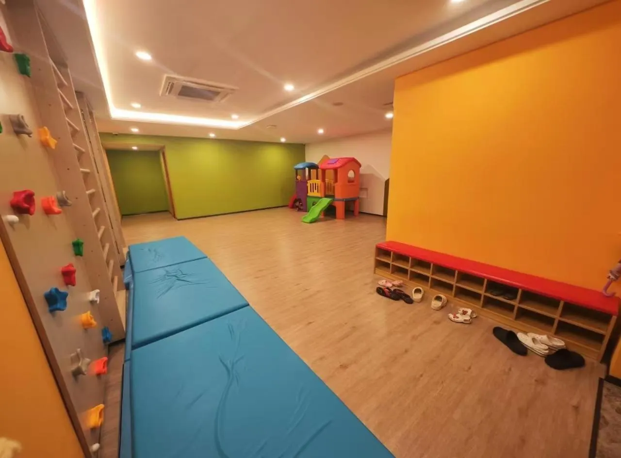 The Bess Hotel Tokyo Is Located Adjacent To Singapore And Offers Sea Views It Is A Three Bedroom Family Business Smart Room With Sea Views In Princess Bay Johor Bahru Malajsie